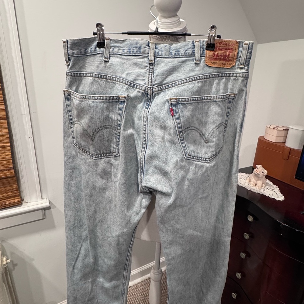 Vintage Levi's Men's Classic Light Blue Straight Jeans - Picture 7 of 16